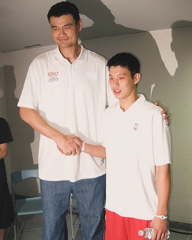 林书豪晒照致敬姚明：他为亚洲人闯出了一条路 感谢你做的一切！