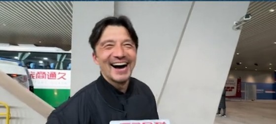 带孩子和带球队哪个更累？谢晖笑言：都累，但带孩子更累